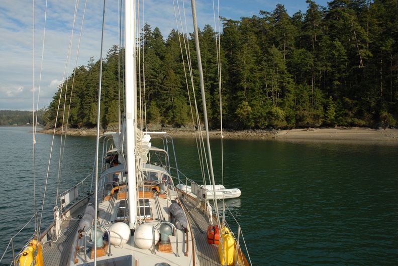A lovely overnight anchorage on Hope Island waiting for early morning slack at Deception Pass.JPG