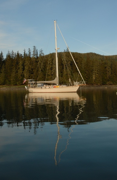 Yohelah quietly at rest on anchor.jpg