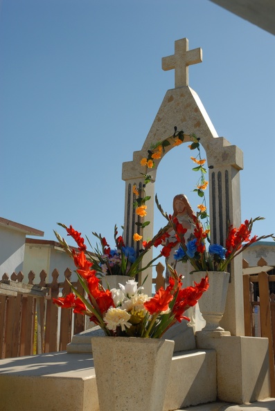 The day after Dia de los Muertes the graves are decorated