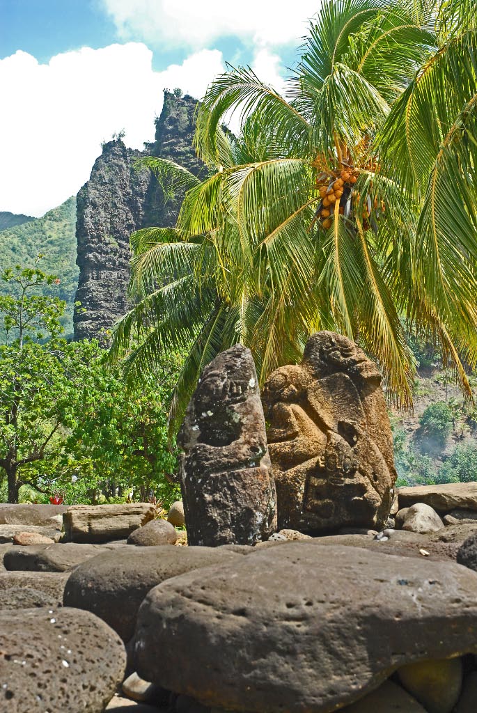 More tikis along the beach